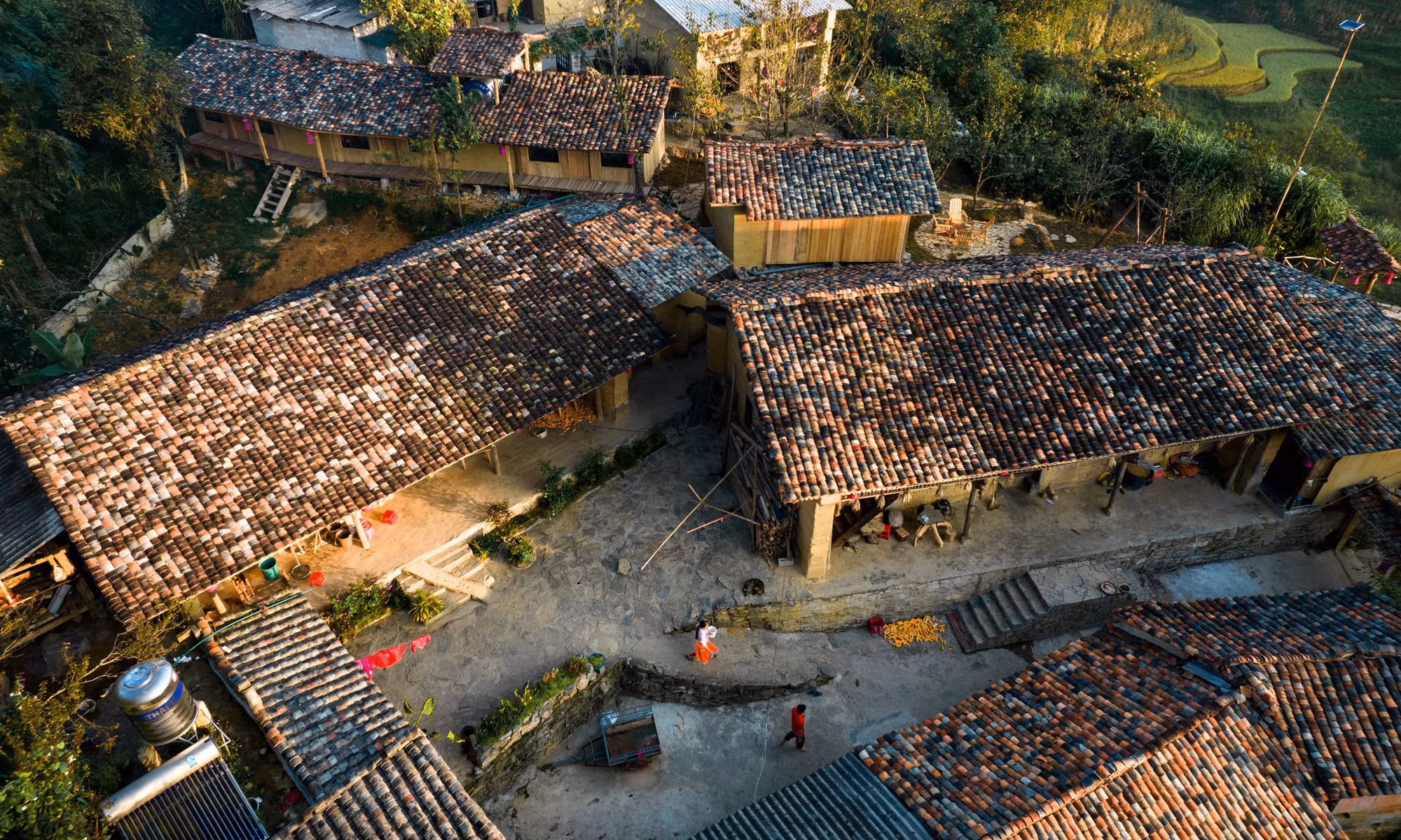 Ubicada unos 26 kilómetros del pueblo de Dong Van, Then Pa conserva los rasgos culturales tradicionales de la minoría étnica Mong. Ubicada unos 26 kilómetros del pueblo de Dong Van, Then Pa conserva los rasgos culturales tradicionales de la minoría étnica Mong.