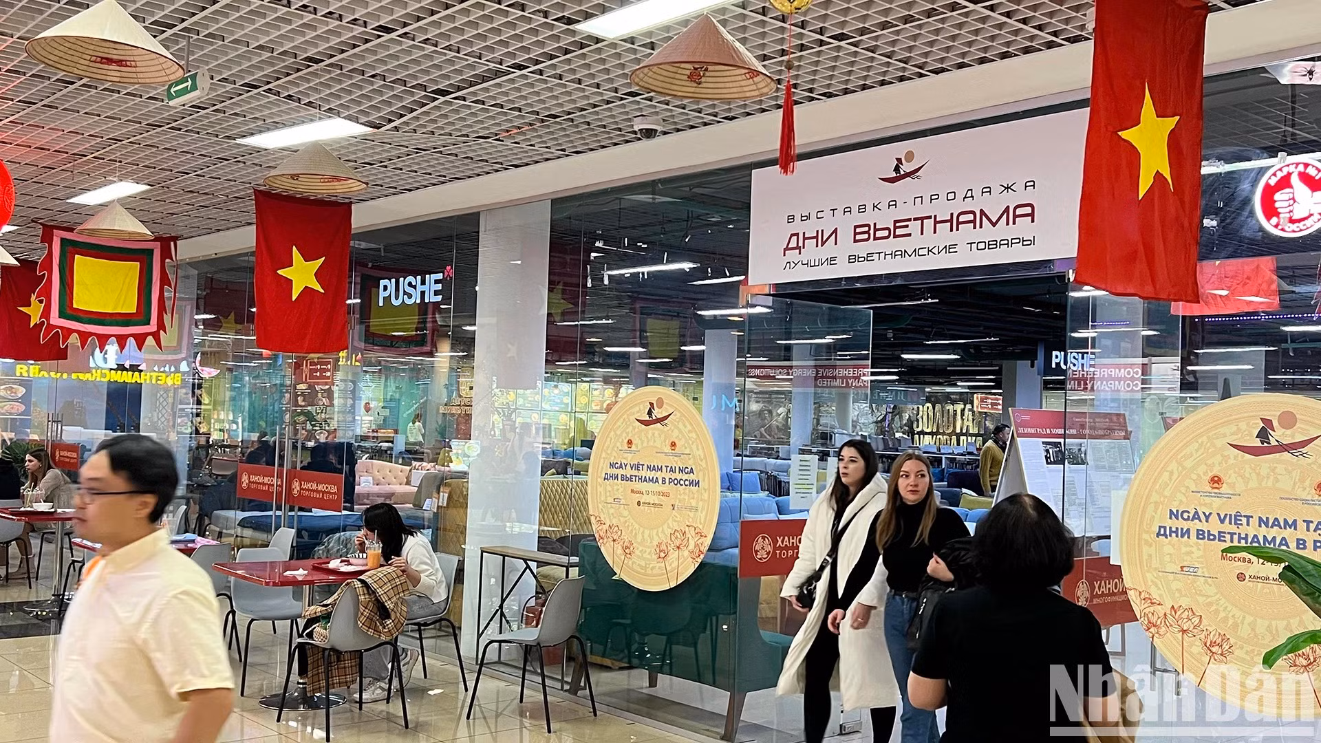 El evento fue organizado por la Embajada de Vietnam en Rusia en coordinación con el Ministerio de Industria y Comercio, la Asociación de Empresarios Vietnamitas en Rusia y la empresa Incentra.