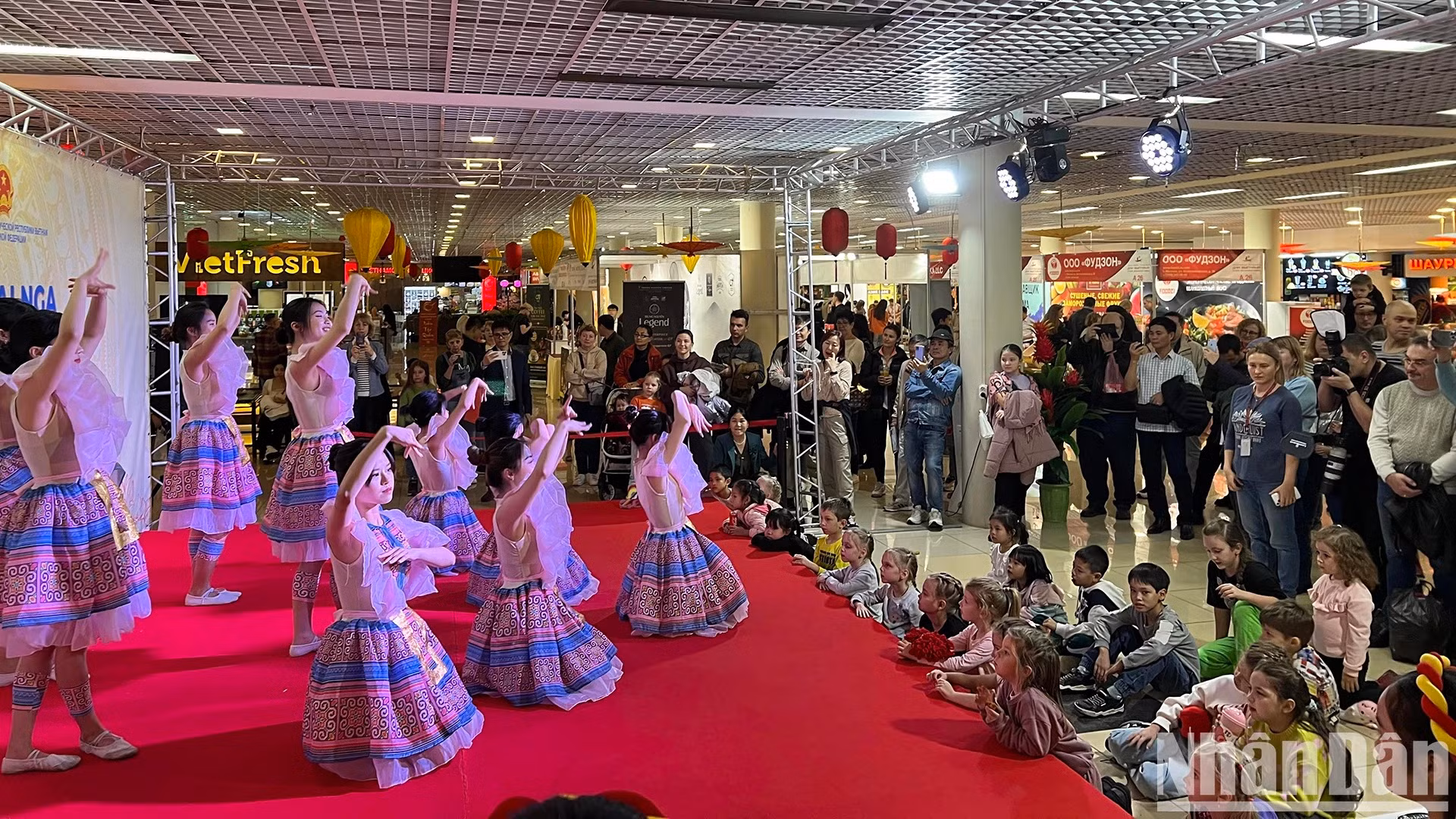Un espectáculo de baile sobre la hermosa y tranquila región de noroeste de Vietnam.