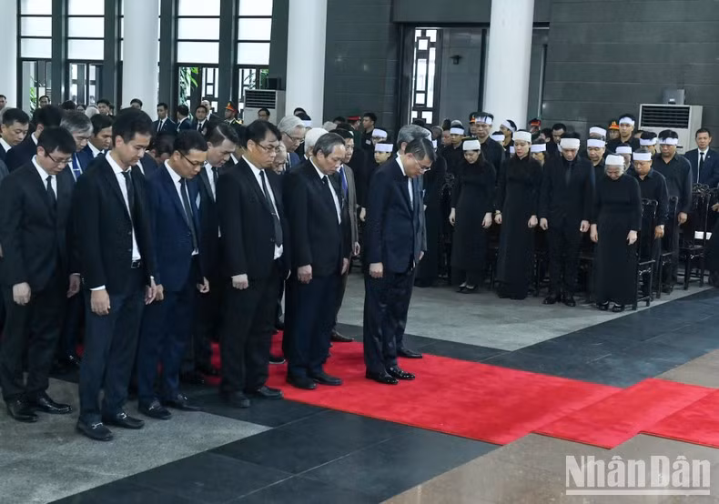 La delegación de la Comisión de Organización del Comité Central del PCV, encabezada por Le Minh Hung, miembro del Buró Político y del Secretariado del Comité Central del PCV y jefe de esa comisión. La delegación de la Comisión de Organización del Comité Central del PCV, encabezada por Le Minh Hung, miembro del Buró Político y del Secretariado del Comité Central del PCV y jefe de esa comisión.