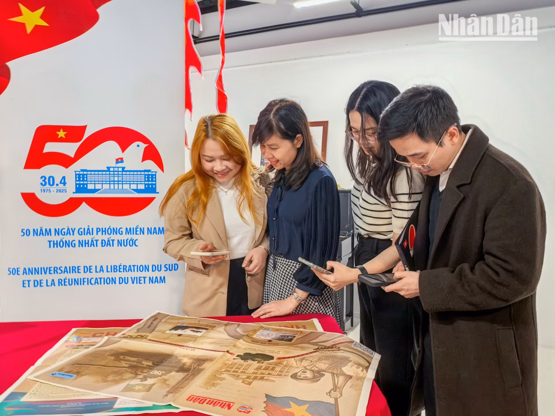 El orgullo nacional se ha traspasado a las generaciones de vietnamitas nacidos después de ese día. El orgullo nacional se ha traspasado a las generaciones de vietnamitas nacidos después de ese día.