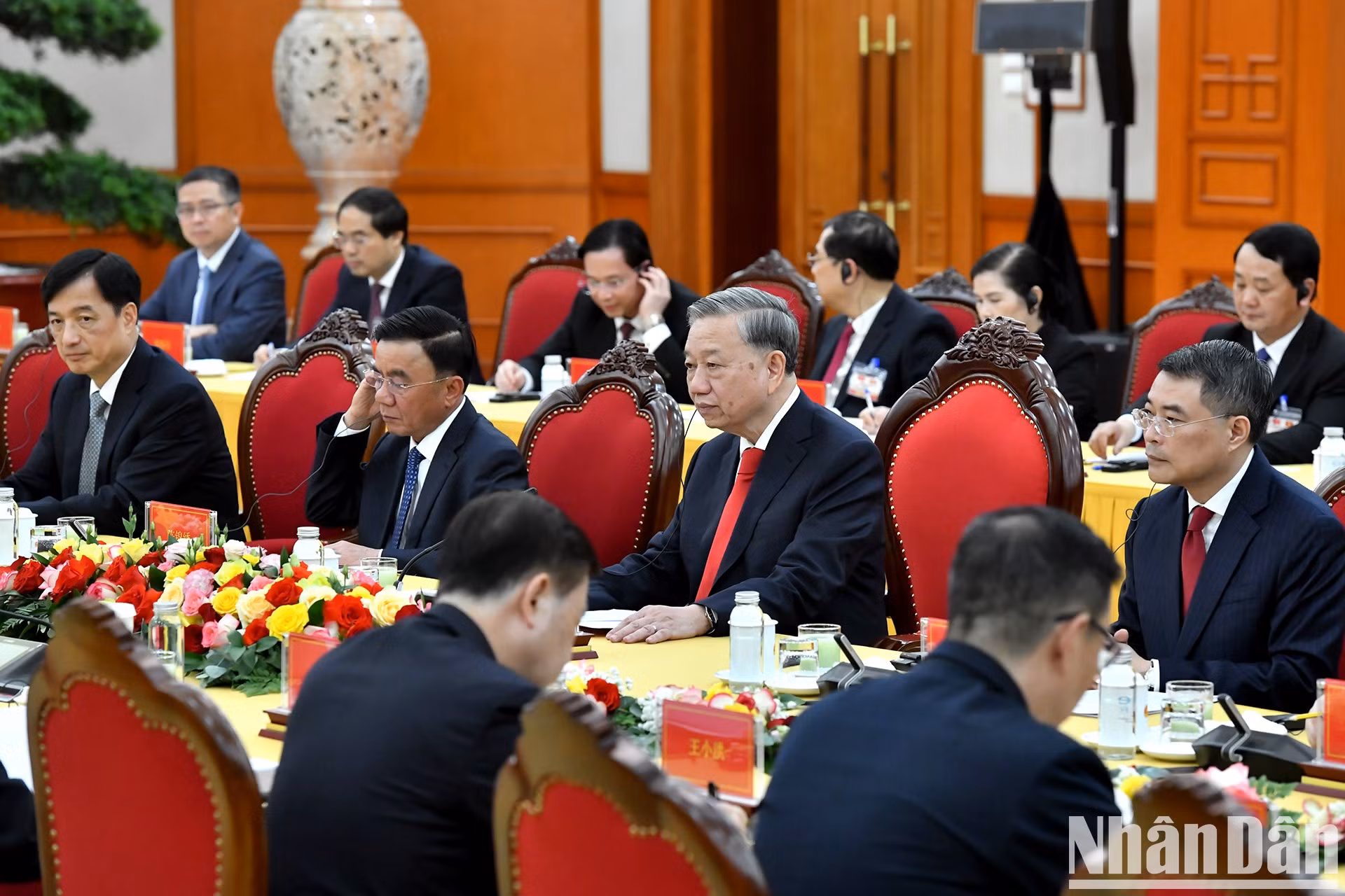 El secretario general del Partido Comunista de Vietnam, To Lam, interviene en la reunión.