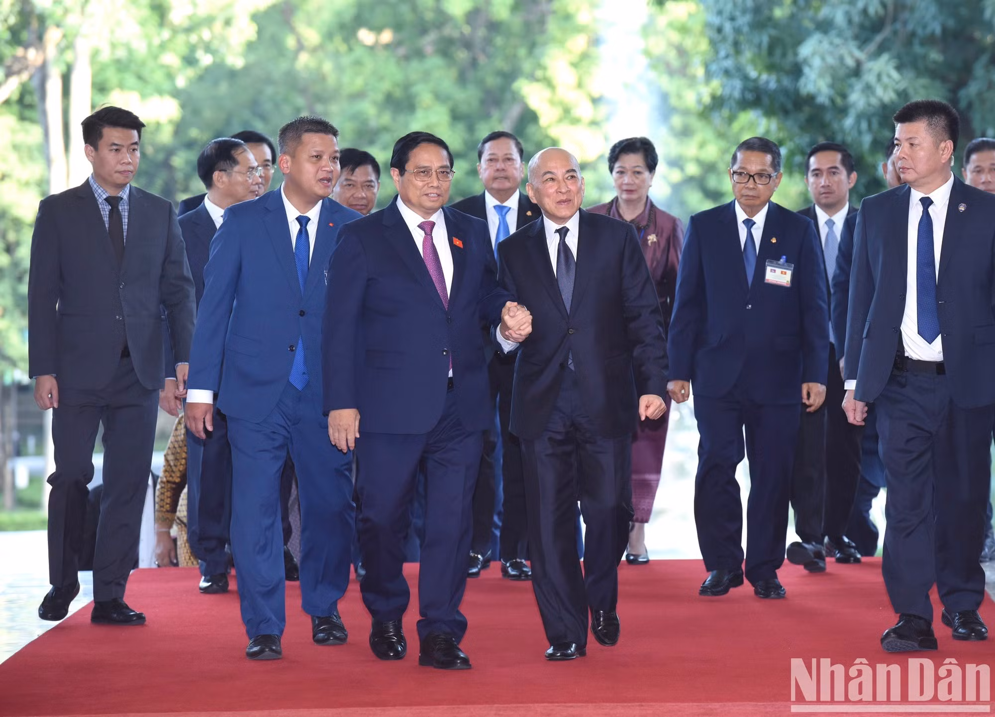 El primer ministro de Vietnam, Pham Minh Chinh, recibe al rey de Camboya, Preah Bat Samdech Preah Boromneath Norodom Sihamoni.