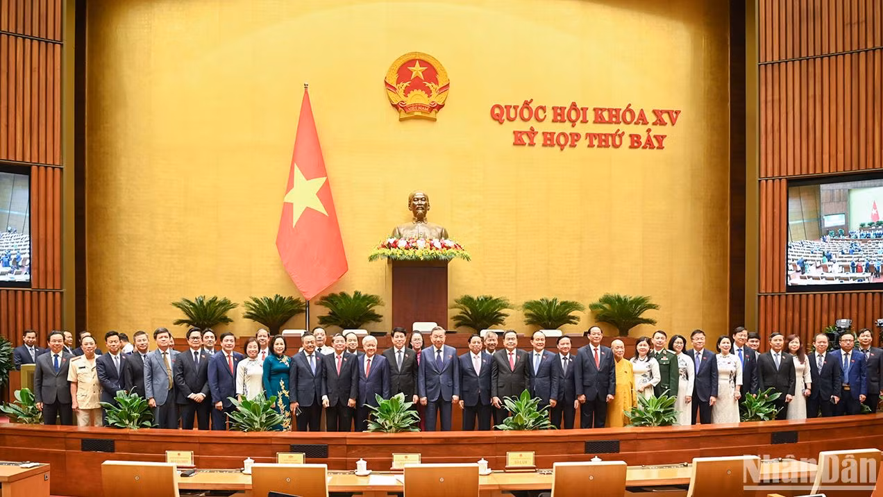 [Foto] Clausuran séptimo período de sesiones del Parlamento vietnamita de XV legislatura