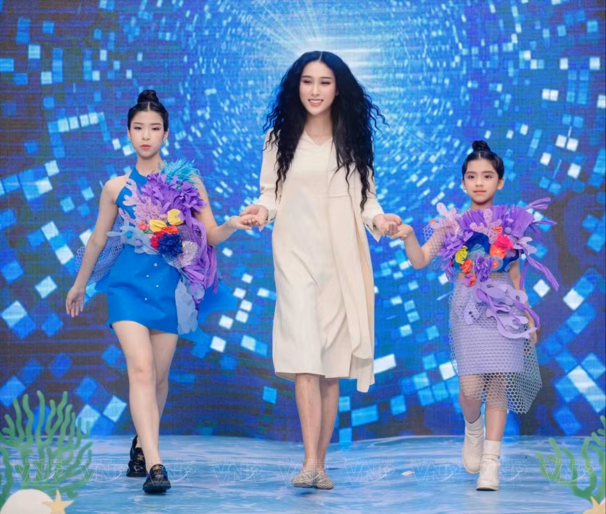 El trabajo principal de Vu Hoang Mai Chau, directora ejecutiva de la Red de Transgénero de Vietnam, es impartir clases en una empresa especializada en modelos infantiles. El trabajo principal de Vu Hoang Mai Chau, directora ejecutiva de la Red de Transgénero de Vietnam, es impartir clases en una empresa especializada en modelos infantiles.