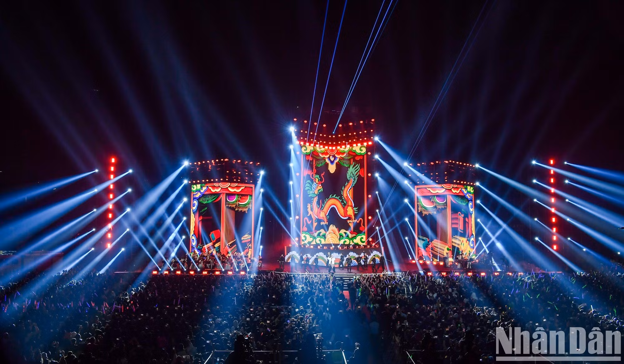 El concierto emociona a los 42 mil espectadores.