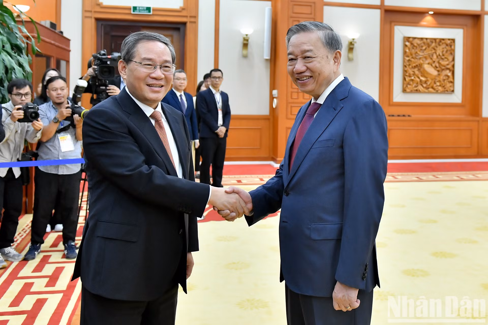 Los dos dirigentes se reúnen en la sede del Comité Central del Partido Comunista de Vietnam.