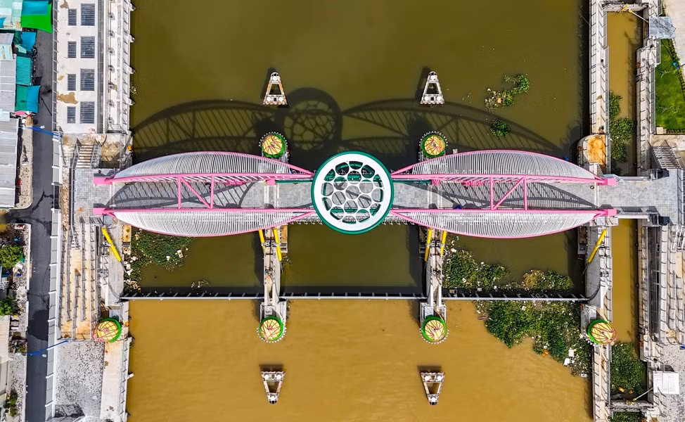 La esclusa de Cai Khe en el canal Khai Luong, en el distrito de Ninh Kieu, comenzó a operar en 2024 después de dos años de construcción. La esclusa de Cai Khe en el canal Khai Luong, en el distrito de Ninh Kieu, comenzó a operar en 2024 después de dos años de construcción.