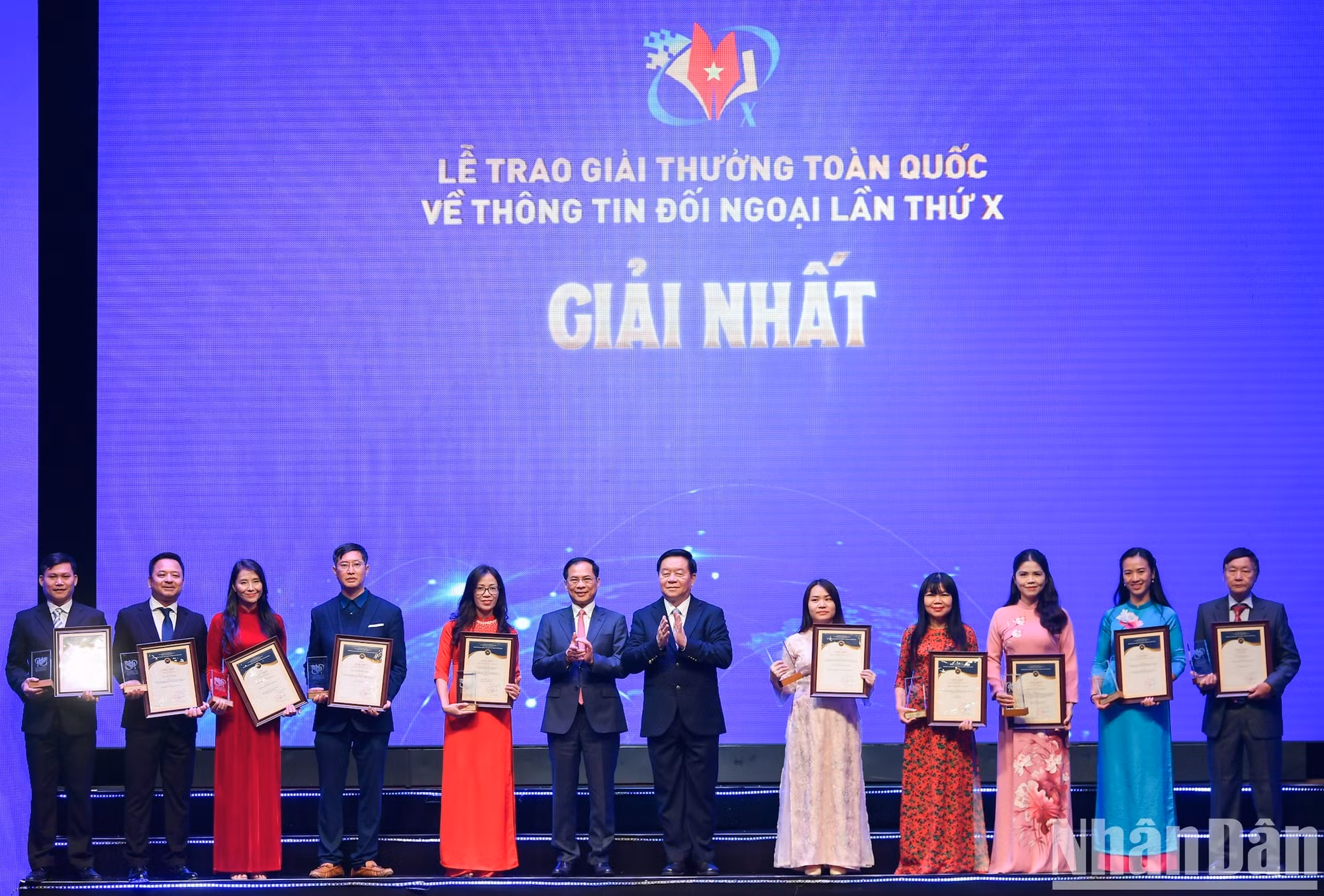 [Foto] Otorgan en Vietnam los Premios Nacionales de Divulgación Internacional 2024