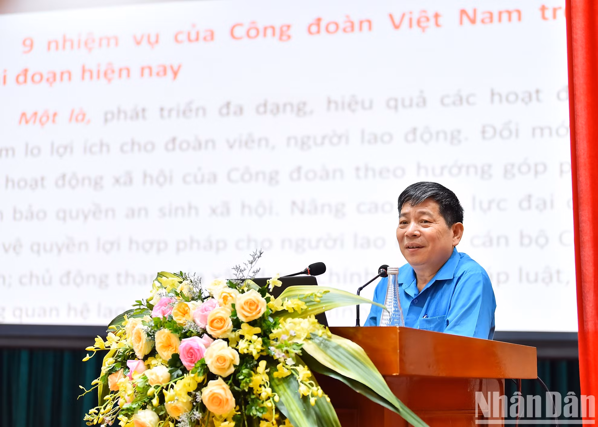 El compañero Nguyen Van Dong interviene en la cita.