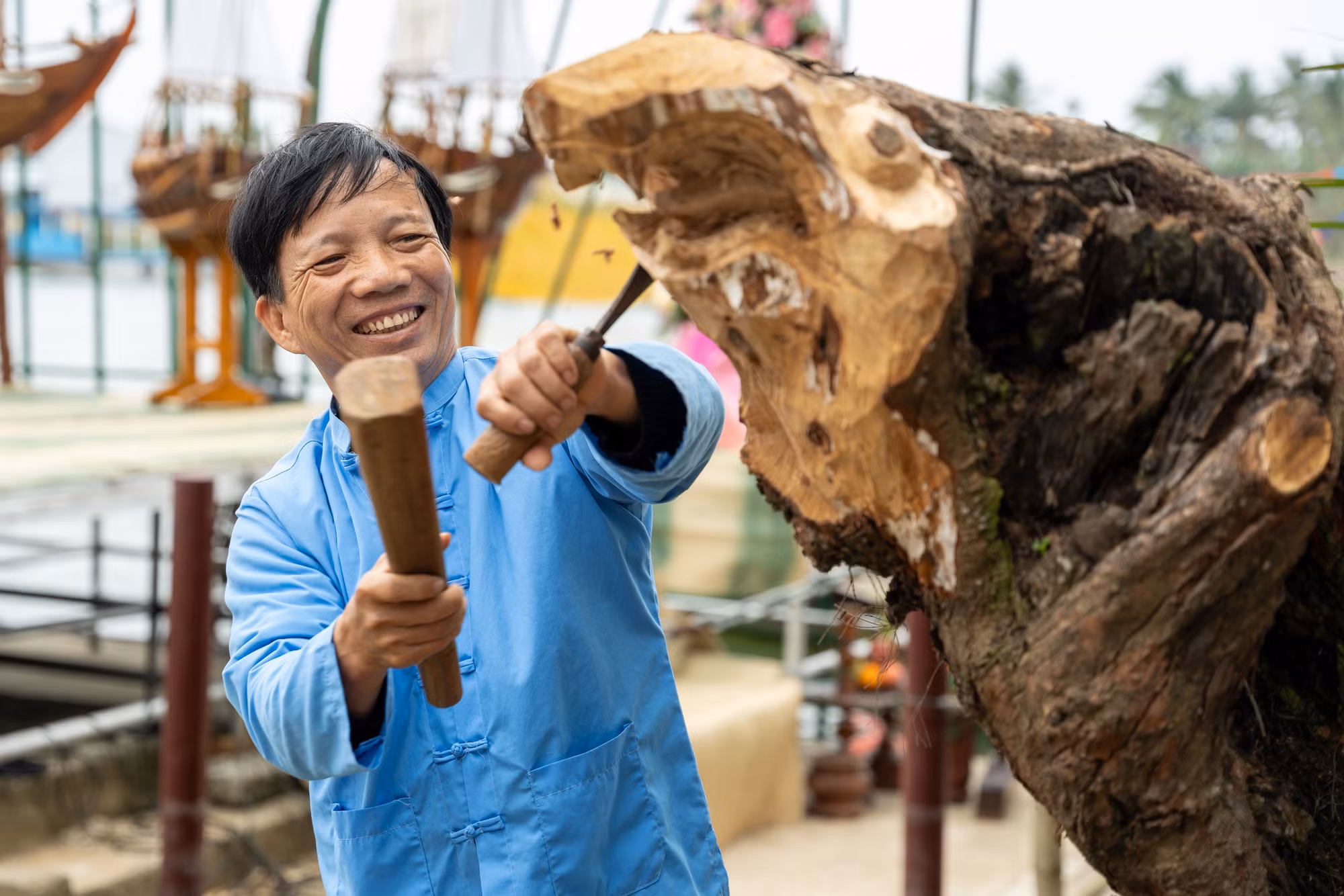 Según un funcionario municipal, la ciudad de Hoi An se ha centrado en desarrollar la infraestructura, organizar visitas y poner en marcha el modelo de turismo comunitario asociado a las aldeas ecológicas, entre otras actividades, para validar su membresía en la Red de Ciudades Creativas de la Unesco.