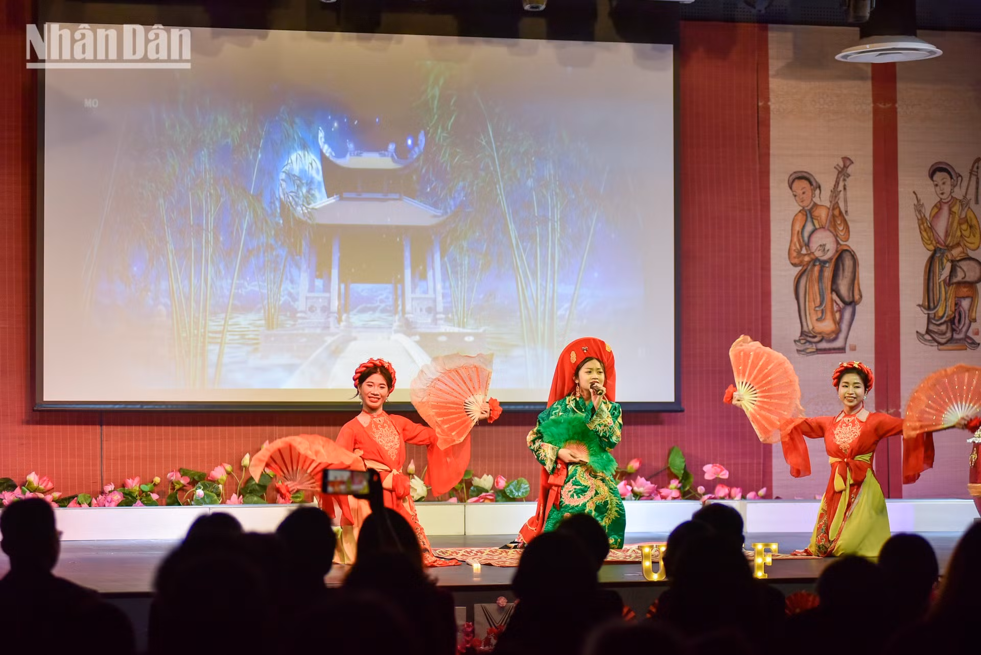 La gala sirve para consolidar la cohesión entre la comunidad estudiantil vietnamita y su apego hacia el país natal.