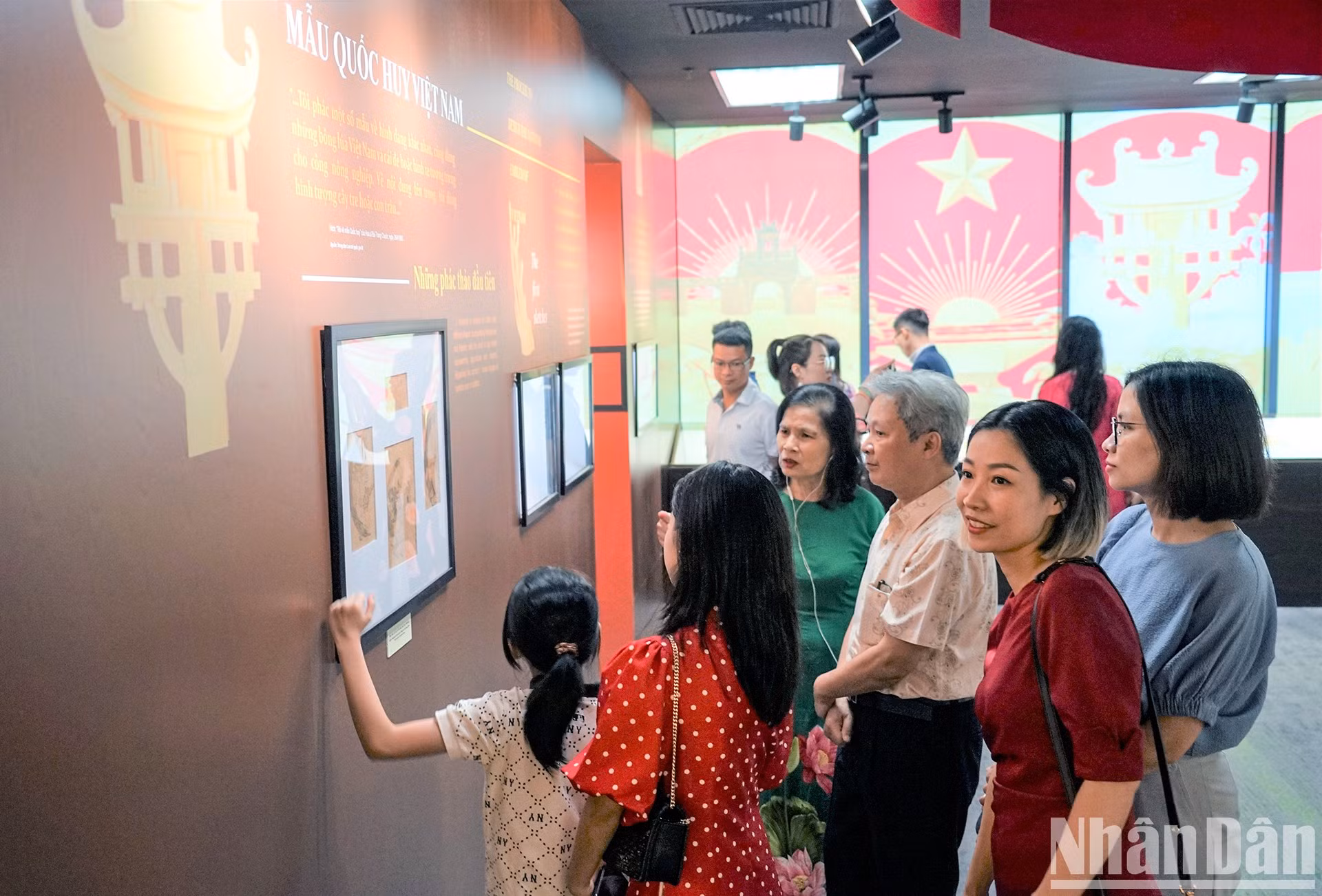 La exhibición se celebra en ocasión del 78 aniversario de la Revolución de Agosto (19 de agosto) y el Día Nacional (2 de septiembre). La exhibición se celebra en ocasión del 78 aniversario de la Revolución de Agosto (19 de agosto) y el Día Nacional (2 de septiembre).