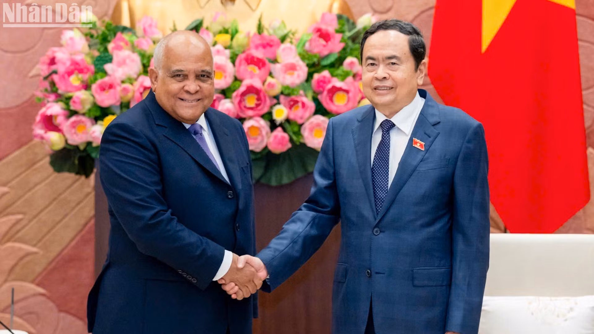 [Foto] Dirigente parlamentario de Vietnam recibe a saliente embajador de Cuba