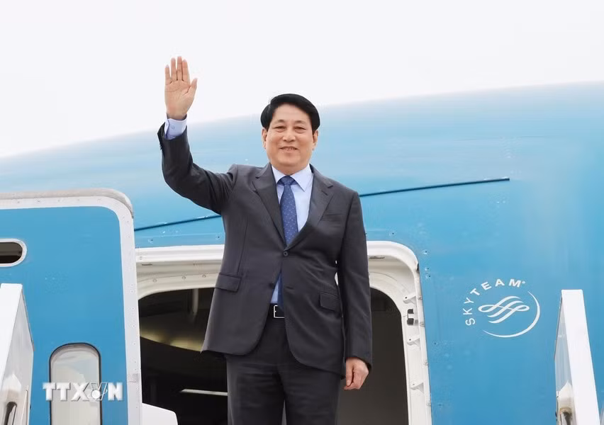 El presidente Luong Cuong llega al Aeropuerto Internacional Jorge Chávez.