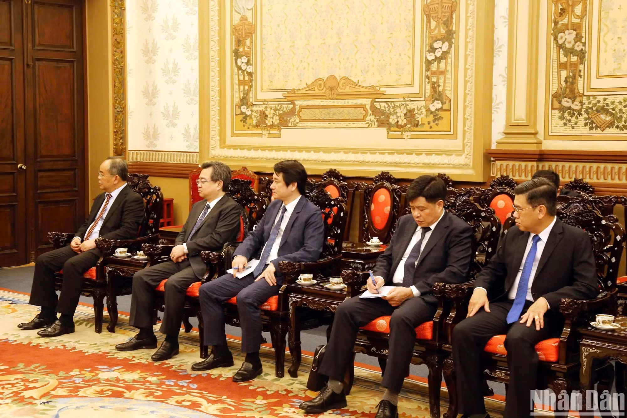 Funcionarios de Vietnam en la reunión.