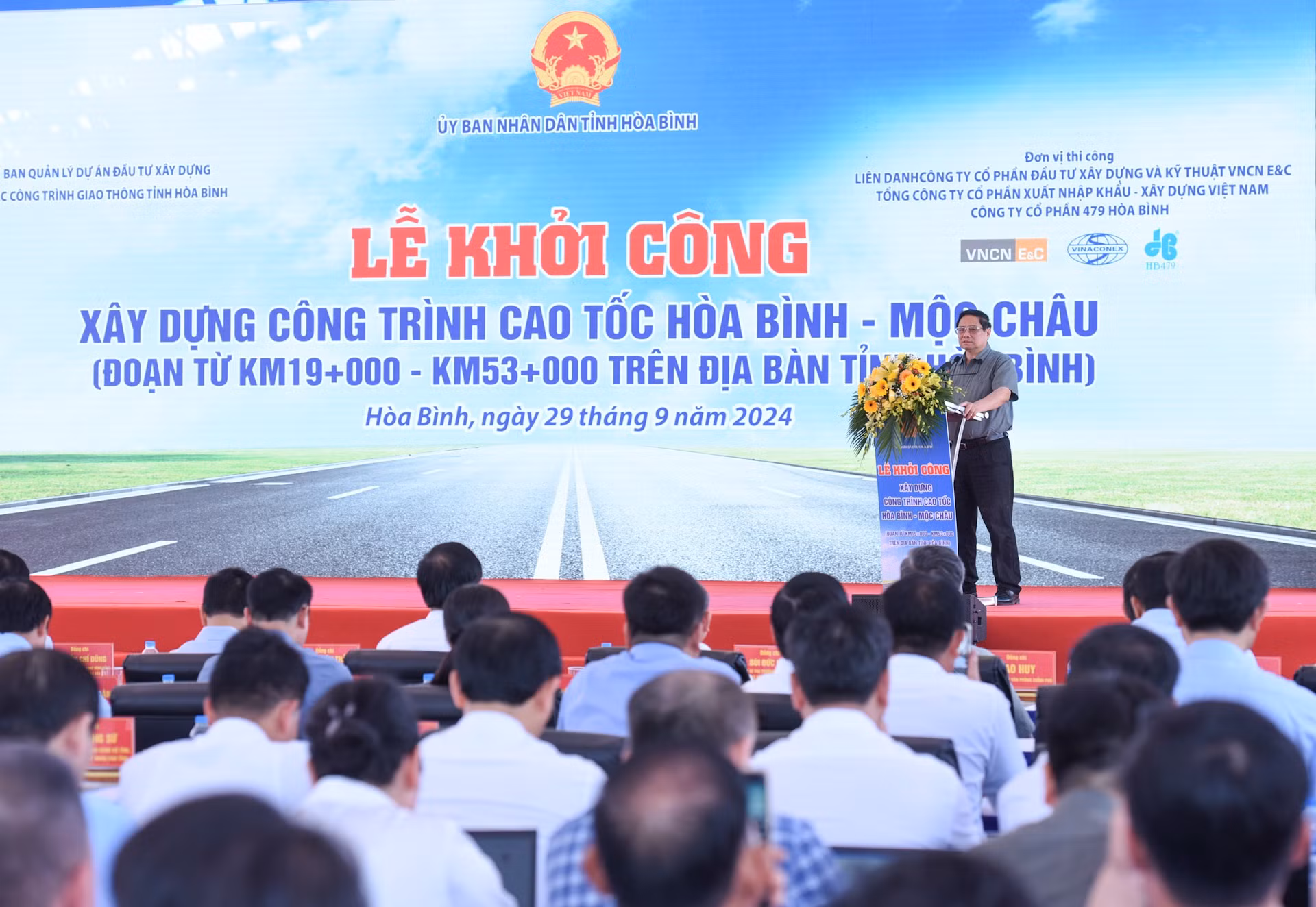 [Foto] Premier vietnamita lanza construcción de autopista Hoa Binh-Moc Chau