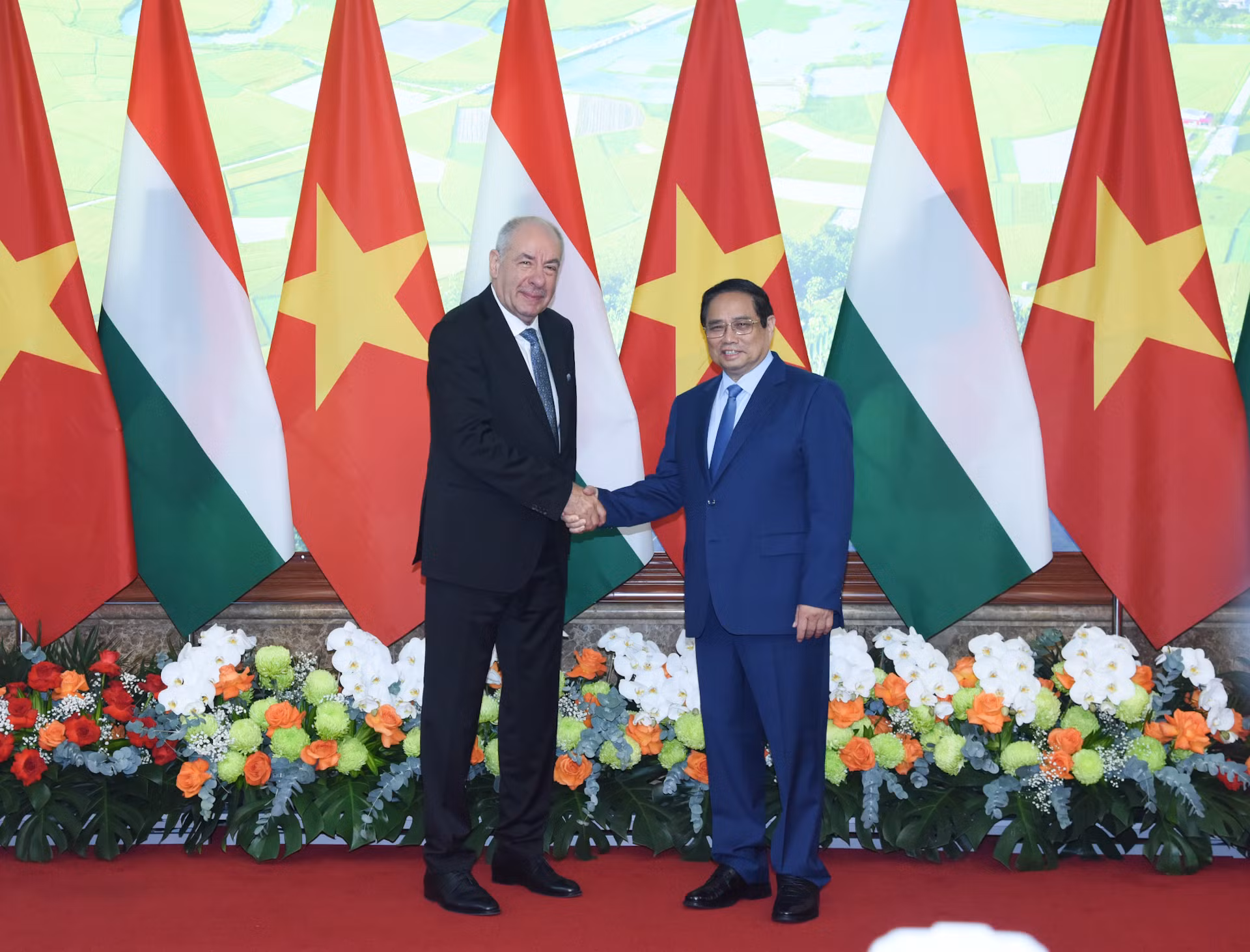 [Foto] Premier vietnamita se reúne con presidente de Hungría