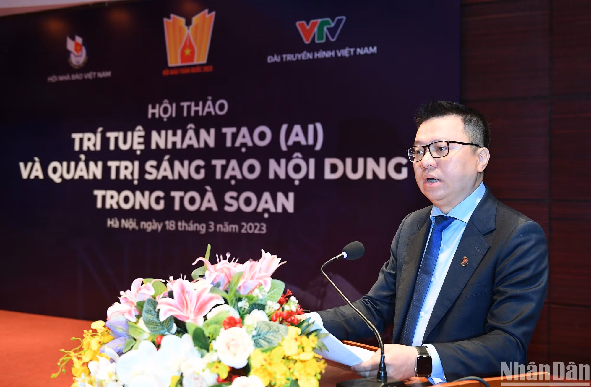 El presidente-editor del periódico Nhan Dan y titular de la APV, Le Quoc Minh, pronuncia el discurso de apertura. El presidente-editor del periódico Nhan Dan y titular de la APV, Le Quoc Minh, pronuncia el discurso de apertura.