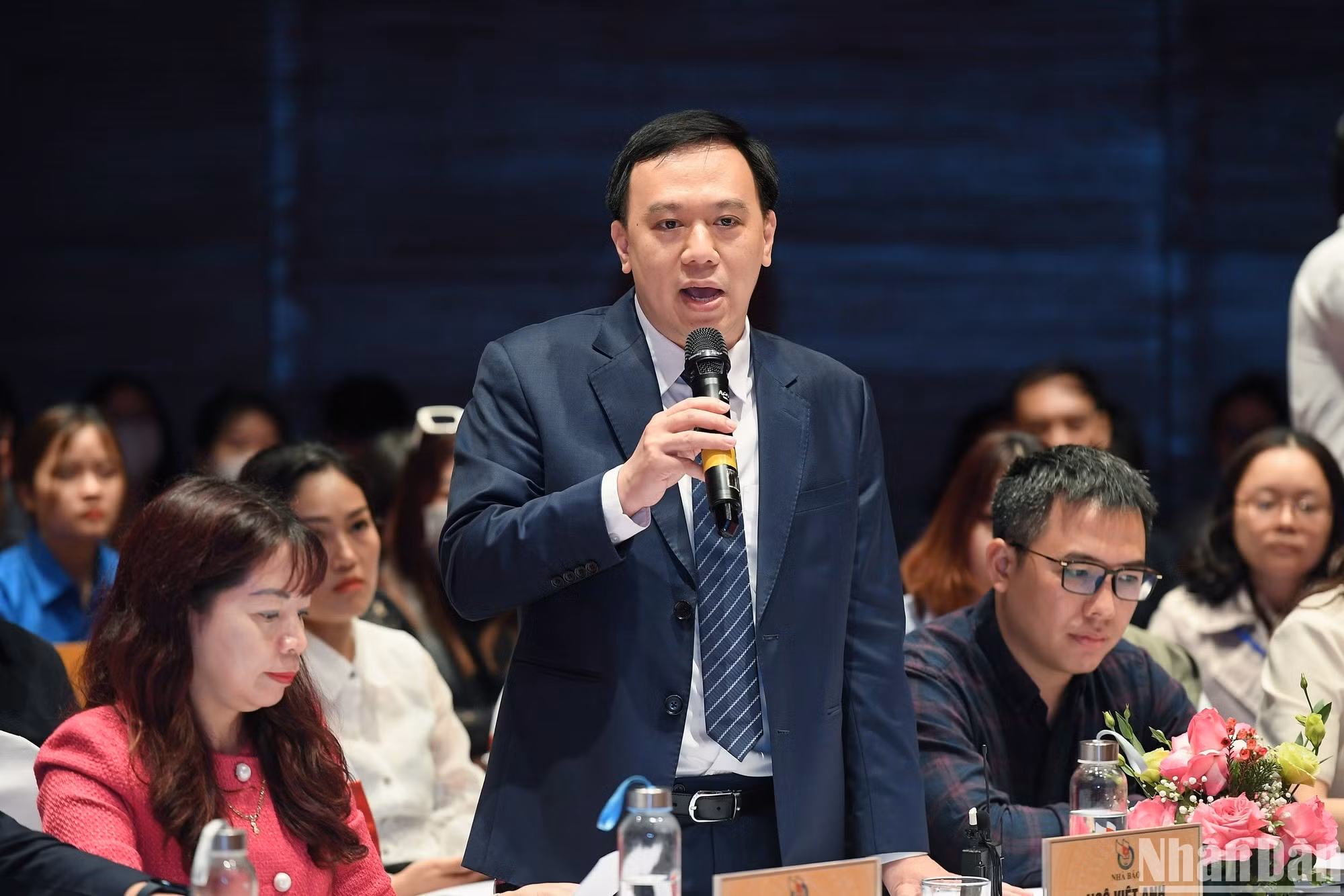 Ngo Viet Anh, jefe adjunto de la redacción de Nhan Dan en línea, publicación digital del periódico Nhan Dan. Ngo Viet Anh, jefe adjunto de la redacción de Nhan Dan en línea, publicación digital del periódico Nhan Dan.