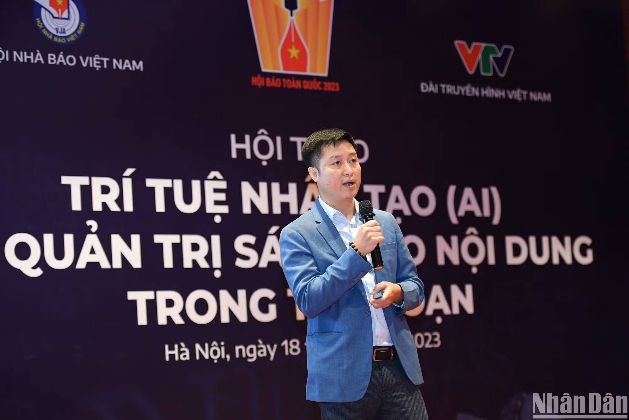 Nguyen Hoang Nhat, redactor jefe adjunto del periódico electrónico VietnamPlus, de la Agencia Vietnamita de Noticias. Nguyen Hoang Nhat, redactor jefe adjunto del periódico electrónico VietnamPlus, de la Agencia Vietnamita de Noticias.