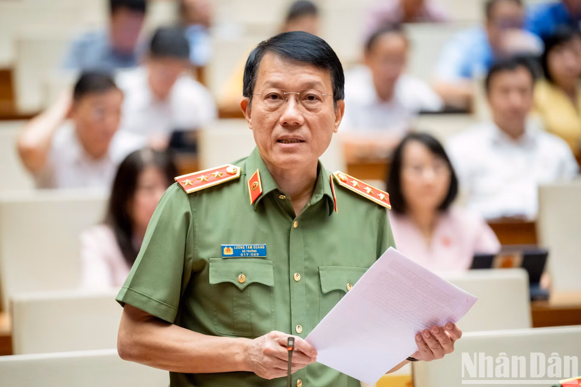 El ministro de Seguridad Pública, Luong Tam Quang, aclara preguntas sobre el ciberdelito y el delito de alta tecnología.
