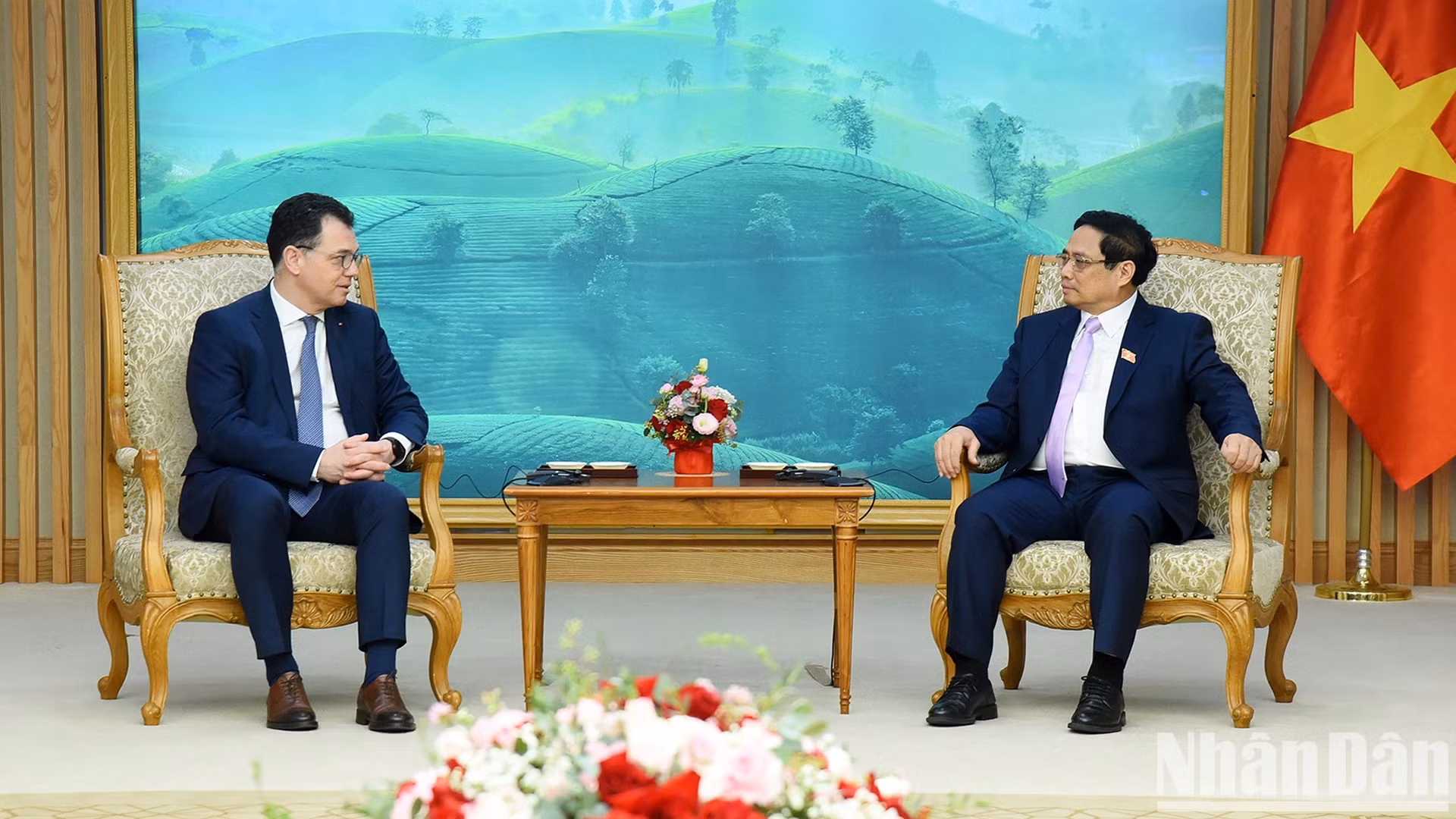 El funcionario rumano se encuentra de visita de trabajo en Vietnam.