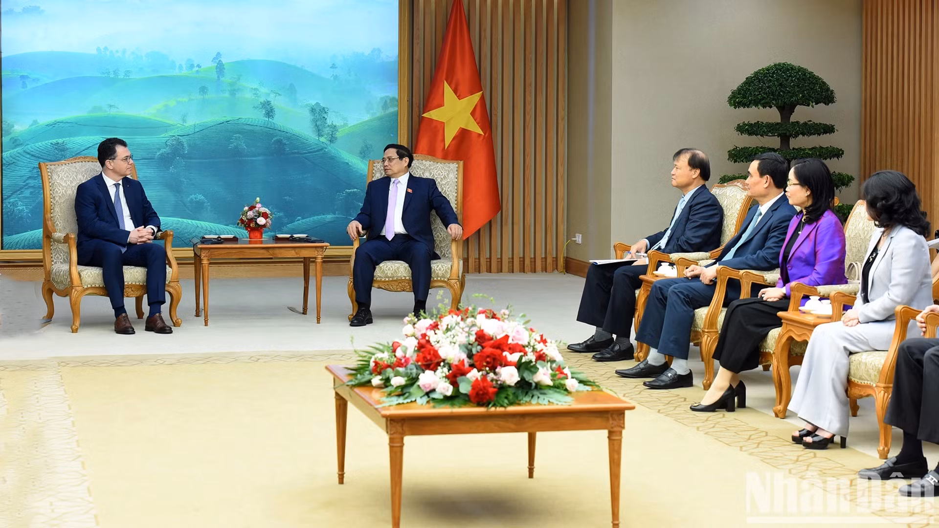 Representantes del Gobierno vietnamita.