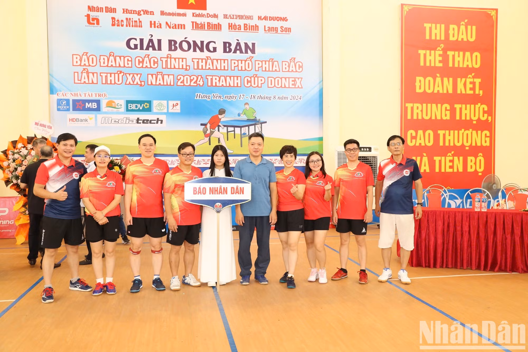 Los jugadores de la delegación de Nhan Dan. Los jugadores de la delegación de Nhan Dan.