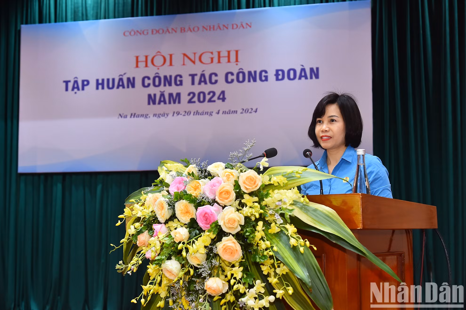La compañera Tran Thi Kieu Thanh Binh inaugura la conferencia.
