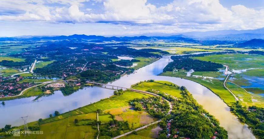 El muelle de Tam Sao no es solo un destino turístico atractivo de la provincia de Ha Tinh, sino también un sitio para intercambiar bienes por vía fluvial entre las localidades.