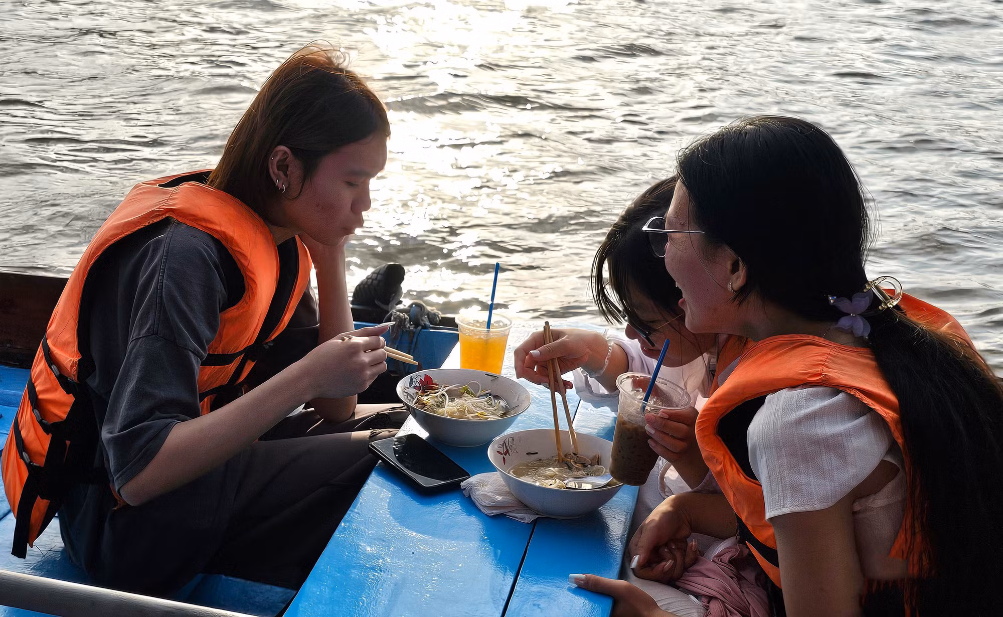 El desayuno a bordo fascina a muchos visitantes.