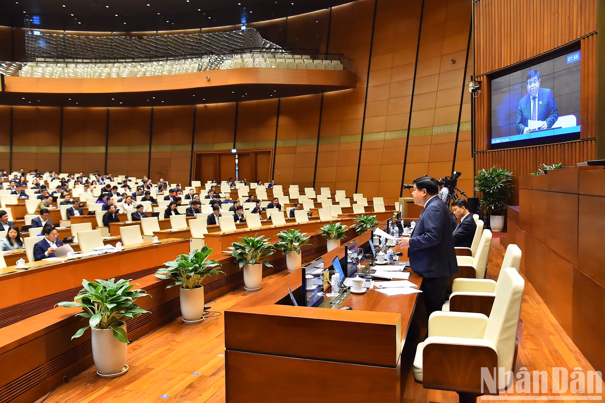 El ministro de Planificación e Inversión, Nguyen Chi Dung, esclarece dudas relevantes al mencionado plan maestro en la mañana del día 7.
