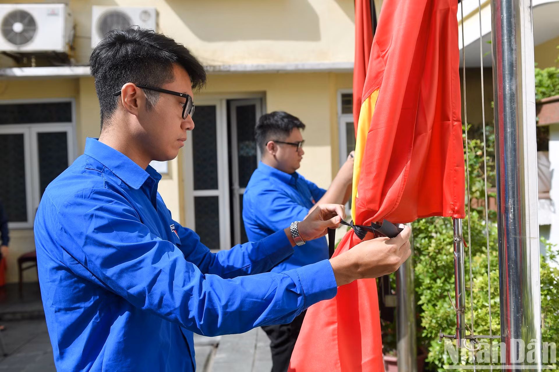 El gesto de homenaje se realiza esta mañana en la sede capitalina de la Unión de Jóvenes Comunistas Ho Chi Minh.