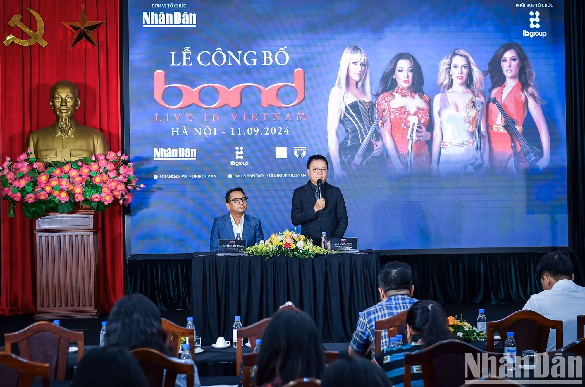 Le Quoc Minh, miembro del Comité Central del Partido Comunista de Vietnam y subjefe de su Comisión de Comunicación y Educación, presidente-editor de Nhan Dan y titular de la Asociación de Periodistas Vietnamitas, quien también es jefe del Comité Directivo del proyecto “Good Morning Vietnam”, interviene en la ceremonia. Le Quoc Minh, miembro del Comité Central del Partido Comunista de Vietnam y subjefe de su Comisión de Comunicación y Educación, presidente-editor de Nhan Dan y titular de la Asociación de Periodistas Vietnamitas, quien también es jefe del Comité Directivo del proyecto “Good Morning Vietnam”, interviene en la ceremonia.