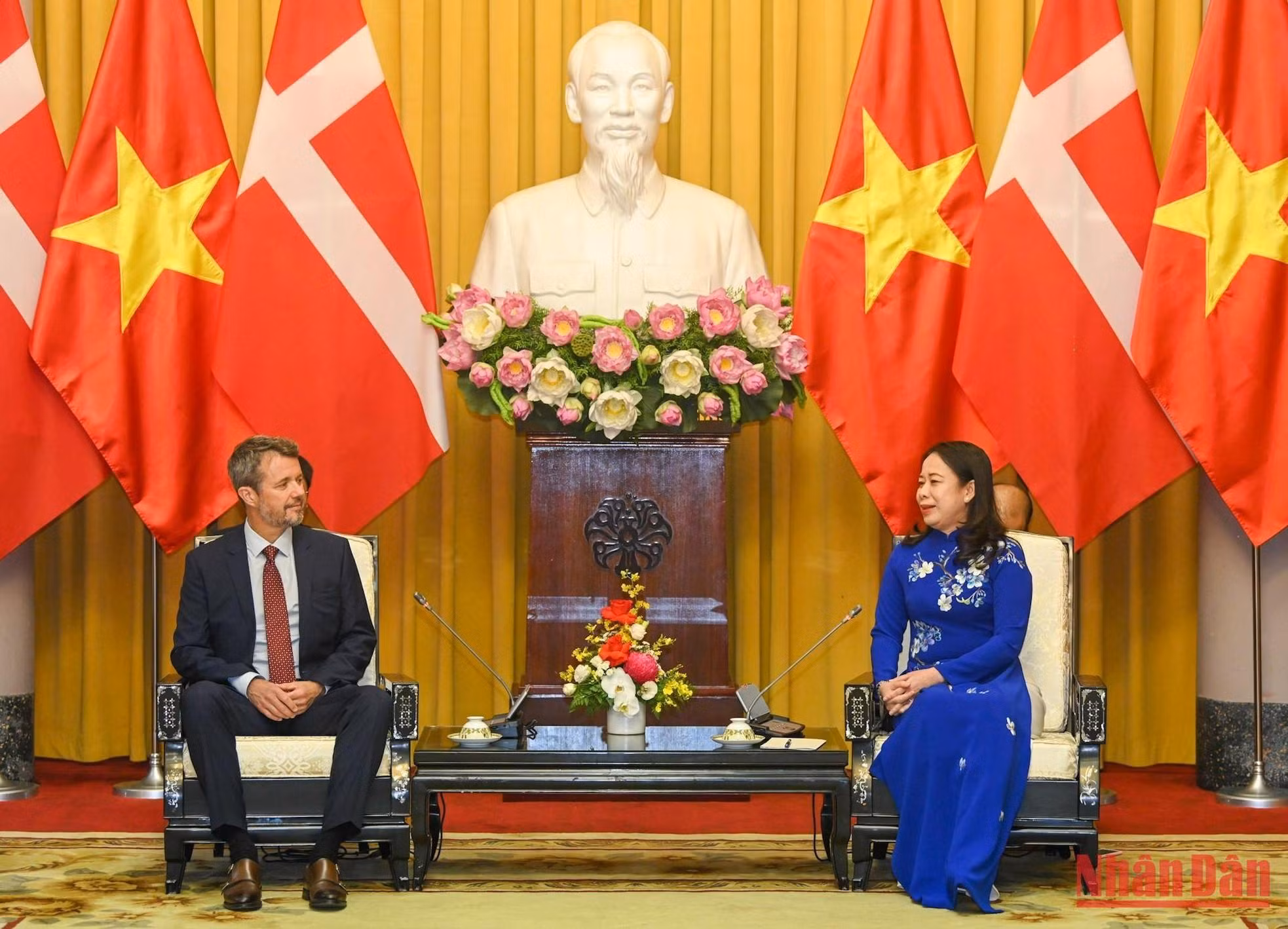 Anh Xuan y Federico en una reunión posterior a la recepción.