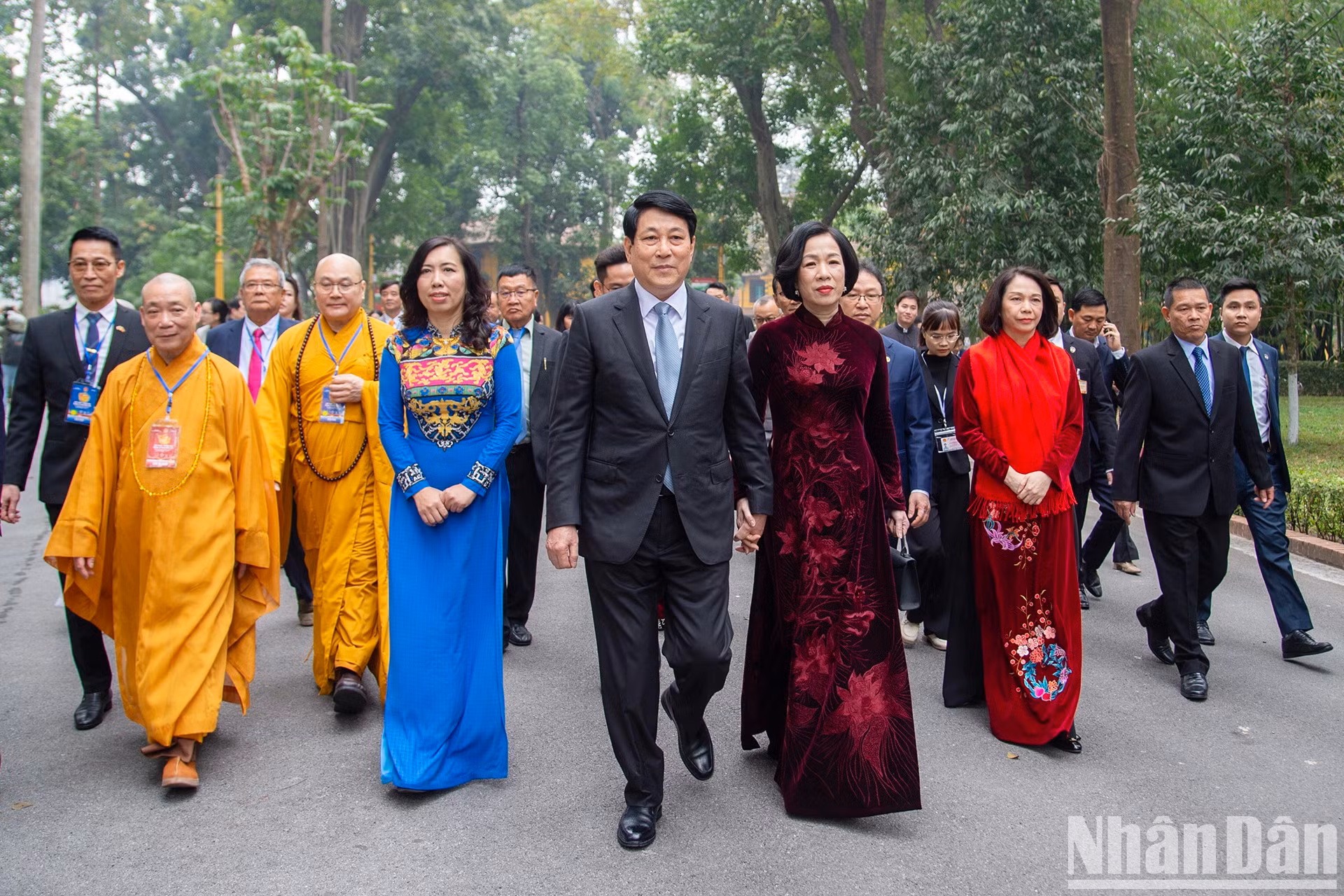 La delegación en la Zona de Reliquias dedicadas al Presidente Ho Chi Minh en el Palacio Presidencial.
