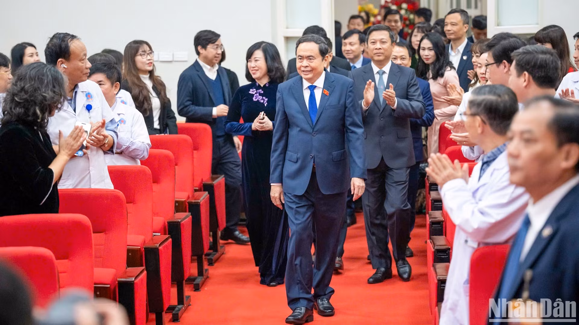 [Foto] Presidente de Asamblea Nacional asiste a conmemoración del Día del Médico Vietnamita