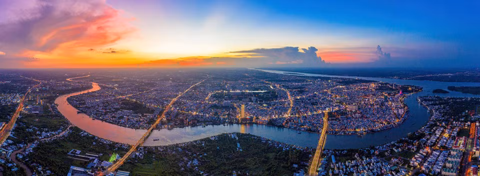 Can Tho es uno de los cinco municipios subordinados a la jurisdicción central y el centro económico-político-cultural del delta del río Mekong. Ocupó el cuarto lugar entre las nueve ciudades con sistemas de canales más bellos del mundo seleccionadas por la revista estadounidense Departures.