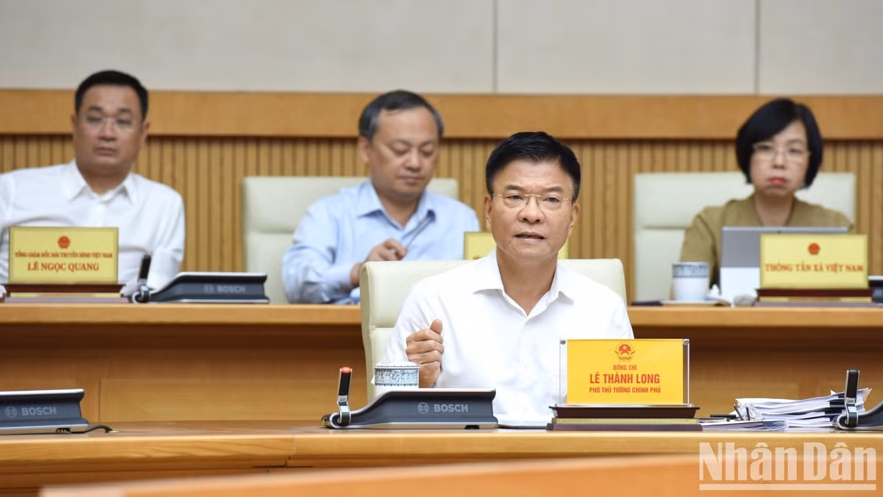 El vicepremier Le Thanh Long aporta opiniones. El vicepremier Le Thanh Long aporta opiniones.