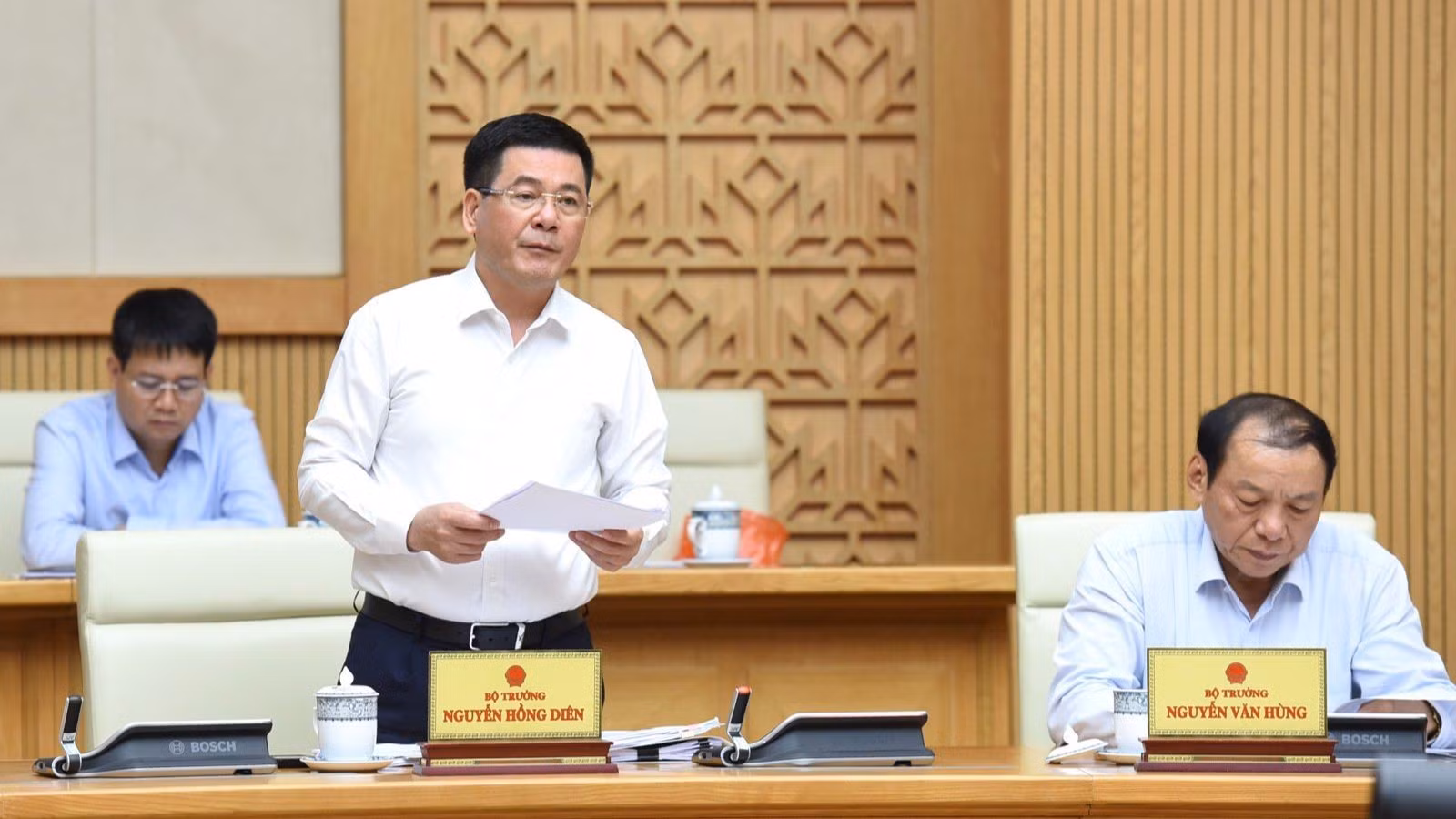 El ministro de Industria y Comercio, Nguyen Hong Dien. El ministro de Industria y Comercio, Nguyen Hong Dien.