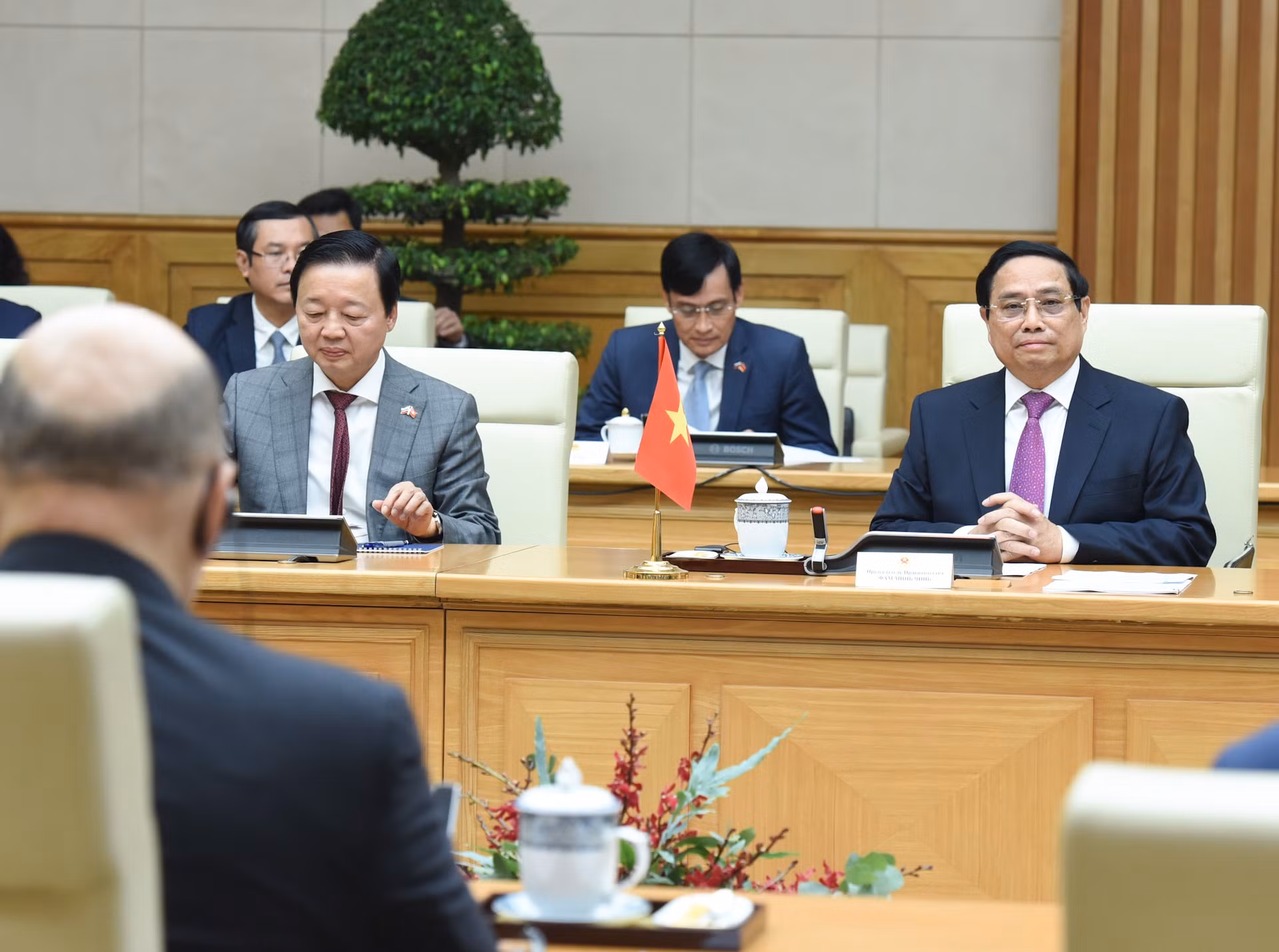 El primer ministro de Vietnam, Pham Minh Chinh, toma la palabra. El primer ministro de Vietnam, Pham Minh Chinh, toma la palabra.