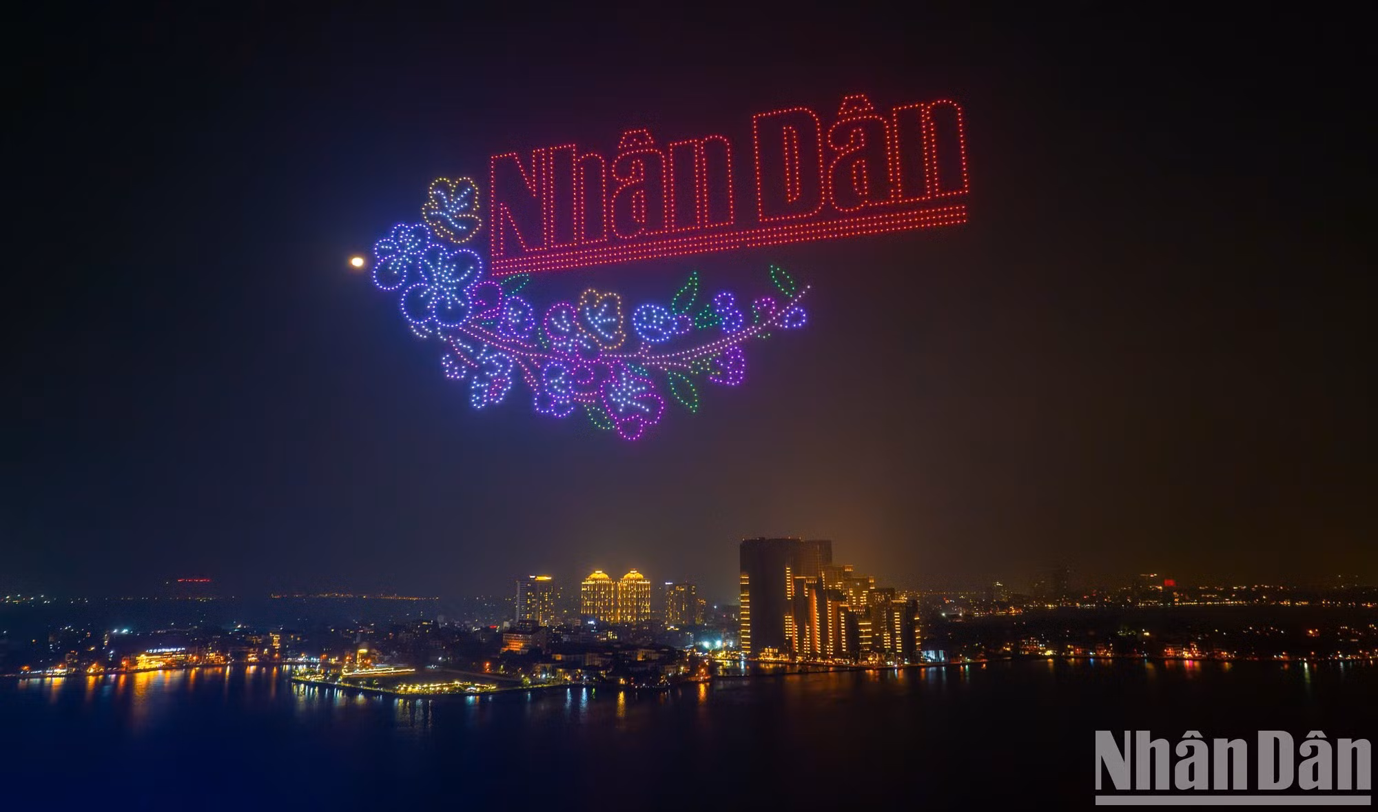 Otra atracción del evento es un espectáculo de drones con luces a gran escala que crea bonitas imágenes tridimensionales.