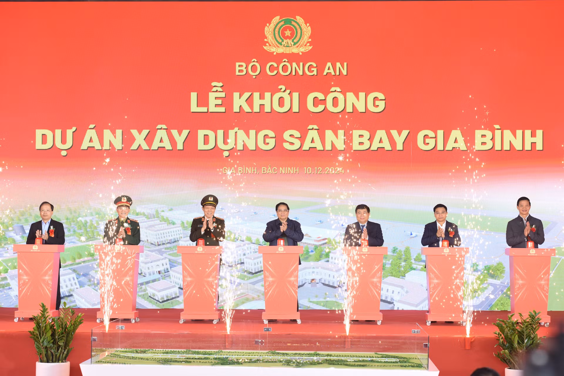 [Foto] Premier vietnamita presencia inicio de construcción del aeropuerto de Gia Binh