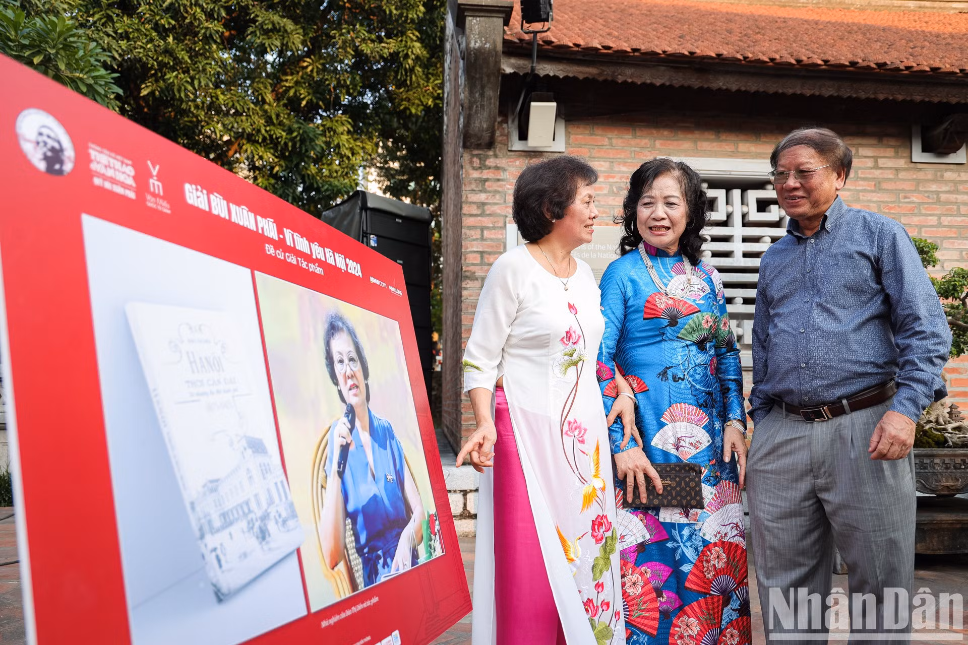 El galardón fue establecido en 2008 por el periódico "The thao va Van hoa" (Deporte y Cultura), adscrito a la Agencia Vietnamita de Noticias, y por la familia del pintor Bui Xuan Phai (1920-1988). Está destinado a autores, obras, ideas y trabajos de alto valor científico y artístico, y está impregnado del amor hacia Hanói.