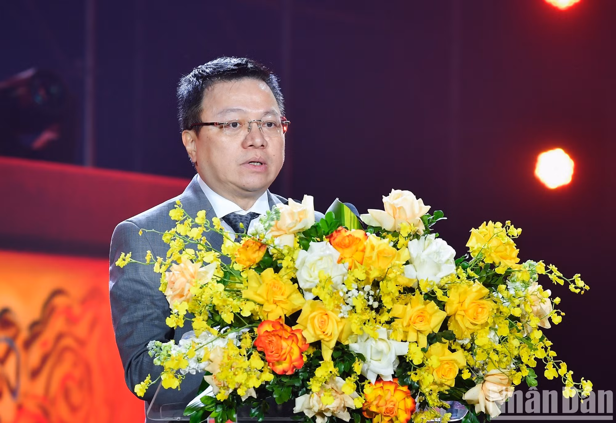Tiene la palabra Le Quoc Minh, miembro del Comité Central del Partido Comunista de Vietnam y subjefe de su Comisión de Comunicación y Educación, presidente-editor de Nhan Dan y titular de la Asociación de Periodistas del país.