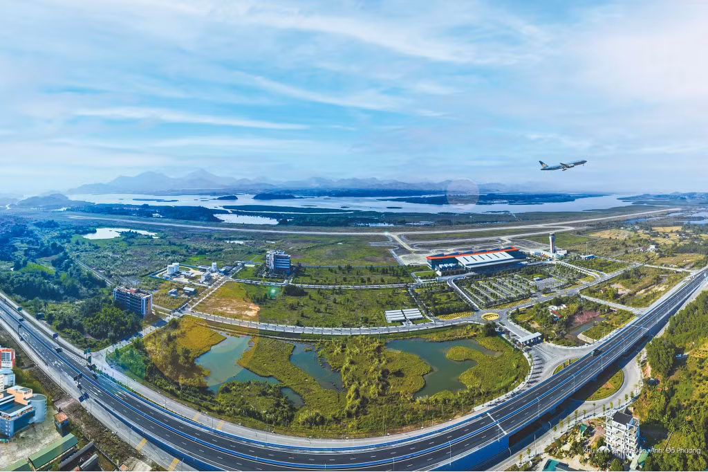 La autopista de Van Don-Mong Cai, de 80 kilómetros y más de 539 millones de inversión, junto con las de Ha Long-Hai Phong y Ha Long-Van Don conforma los mencionados 176 kilómetros de carretera. Se trata de un proyecto de especial importancia para Quang Ninh, pues marca el perfeccionamiento de los diversos medios de transporte locales y convierte a la provincia en la poseedora del mayor ritmo de desarrollo vial en el país.