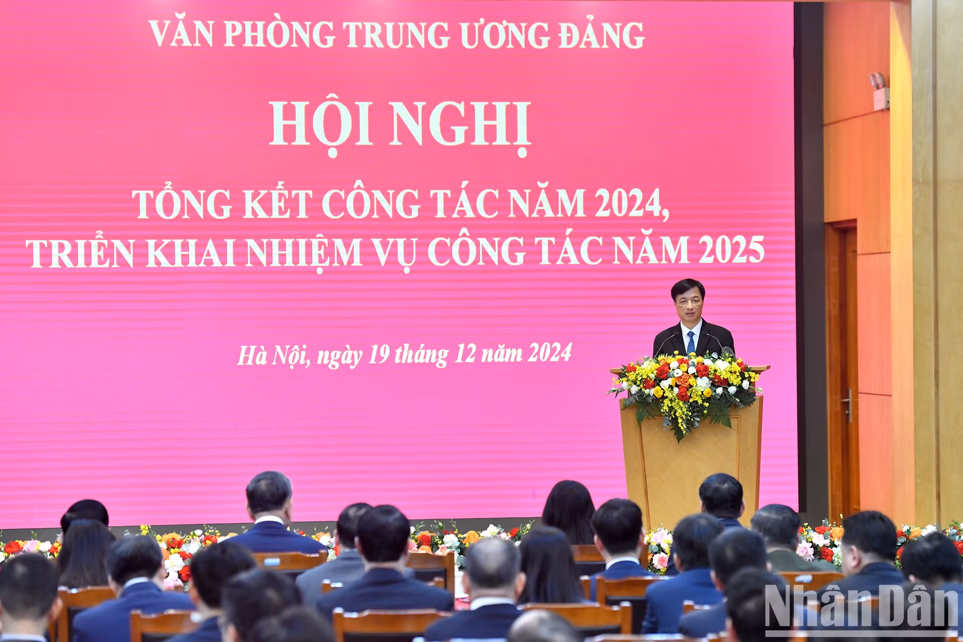 Nguyen Duy Ngoc, miembro del Secretariado del Comité Central del Partido y jefe de la Oficina del Comité Central del Partido, interviene en la cita.