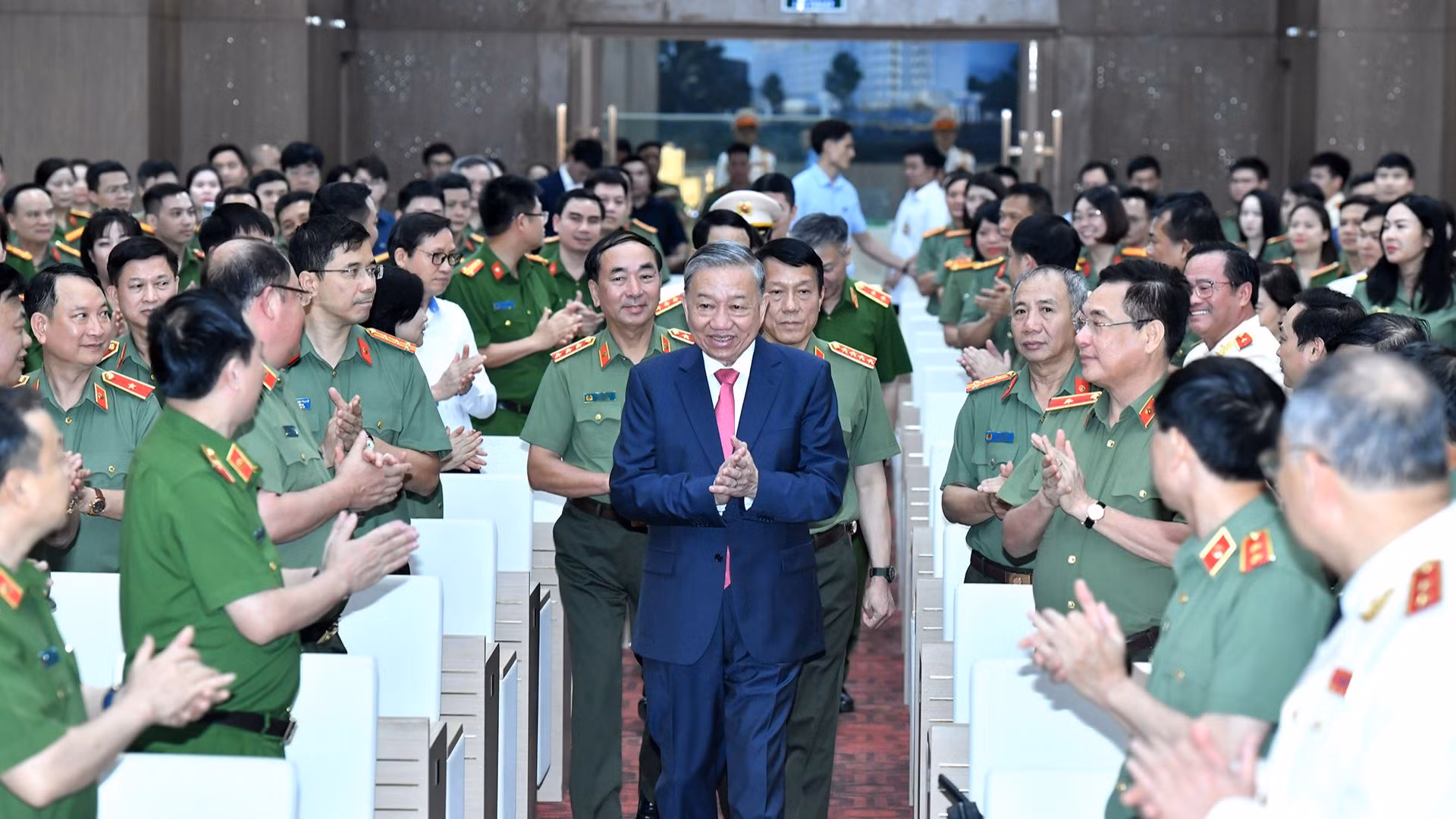 [Foto] Líder del PCV asiste a conferencia de balance sobre aprendizaje y seguimiento del ejemplo moral del Presidente Ho Chi Minh