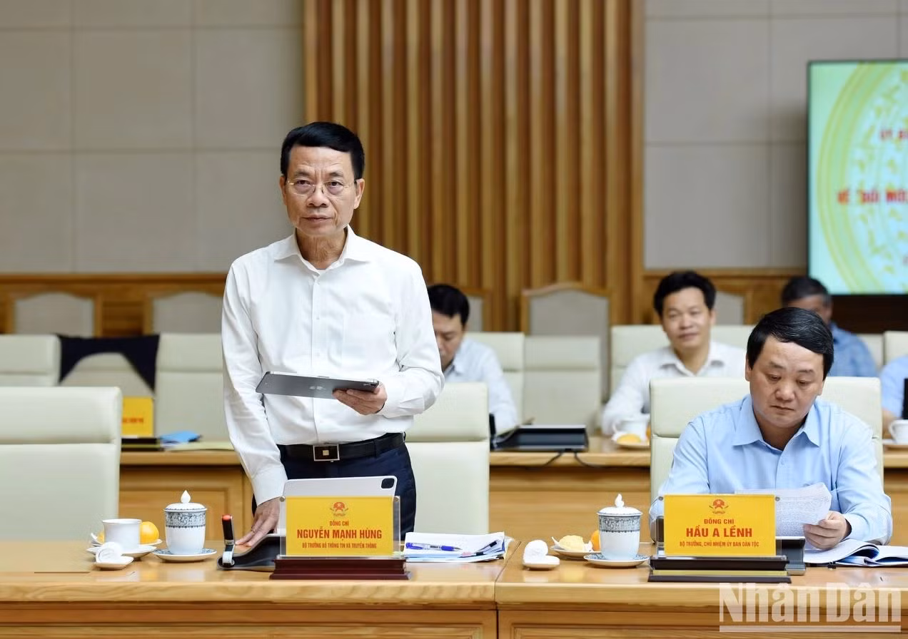 El ministro de Información y Comunicación, Nguyen Manh Hung.